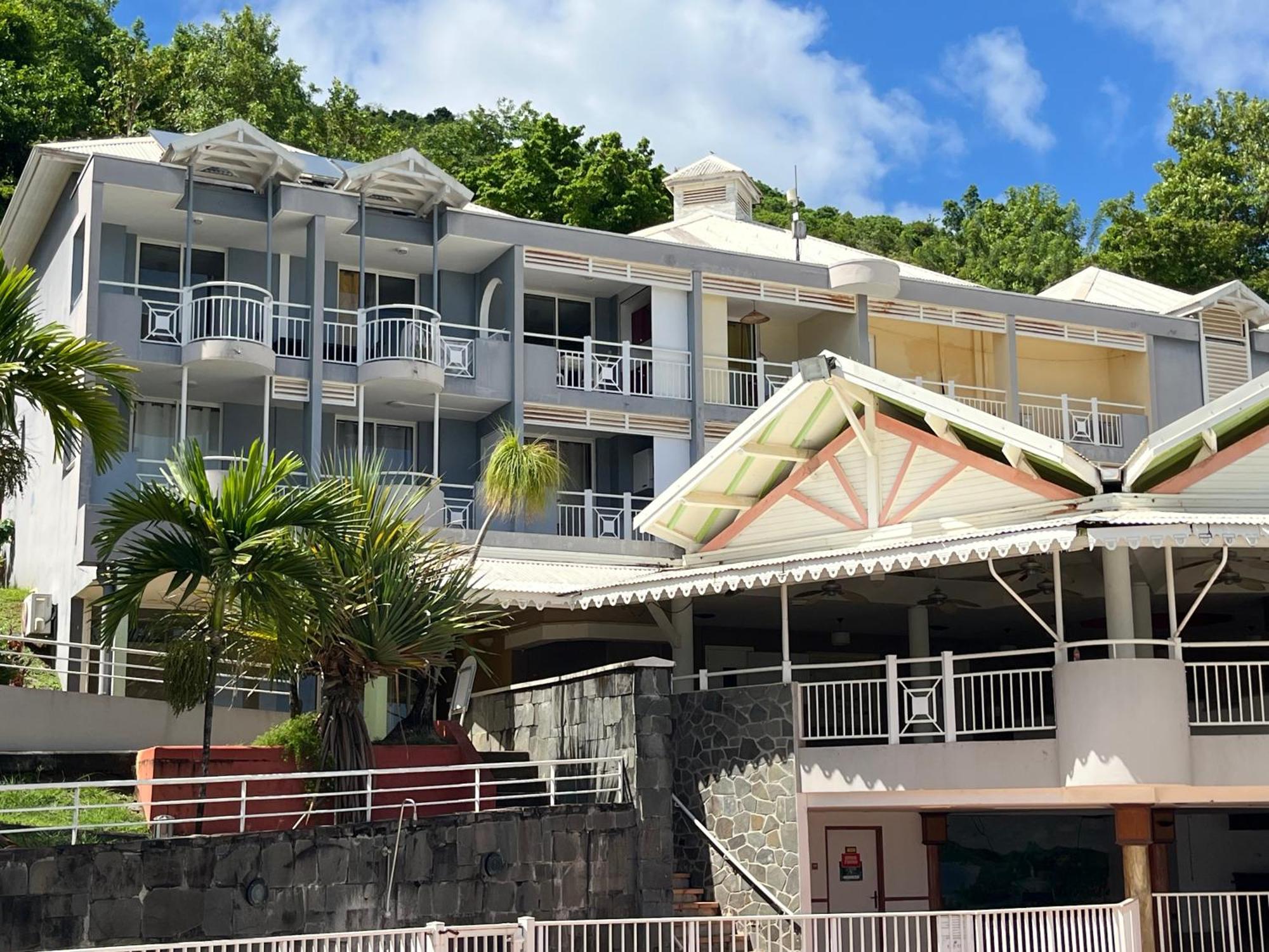 Studio Harmony-Résidence hôtelière -piscine à débordement-toboggan- superbe vue sur mer-100m de la plage Trinite  Esterno foto